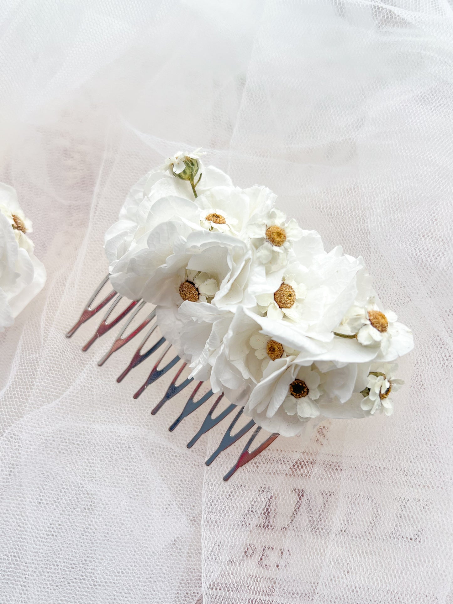 Dried Daisy Headpiece for Wedding with Preserved Hydrangeas