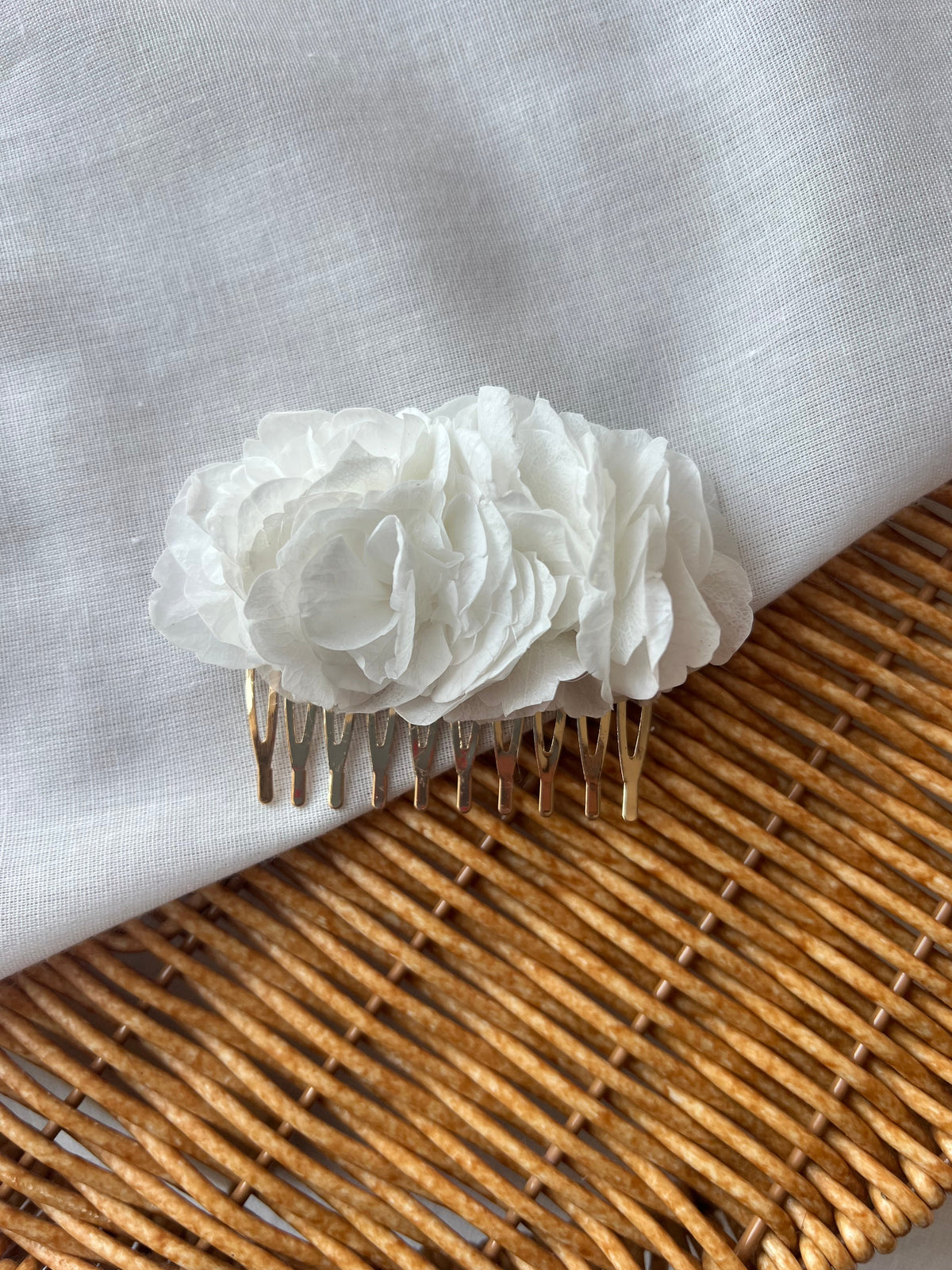 Bridal Flower Mini Comb White Pale Ivory, Minimalist Wedding Hair Pins, Bridal Hair Accessories, Dried Flower Updo Hair Floral Hair Comb